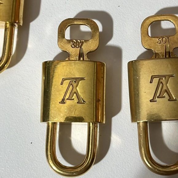 LV ASSORTED LOCK AND KEY - Picture 5 of 11